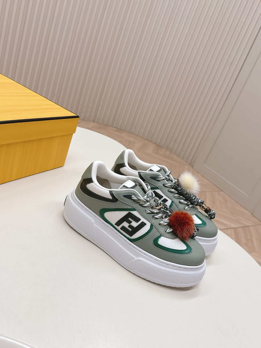 Z2Q105F417 Popular high-quality Shoes