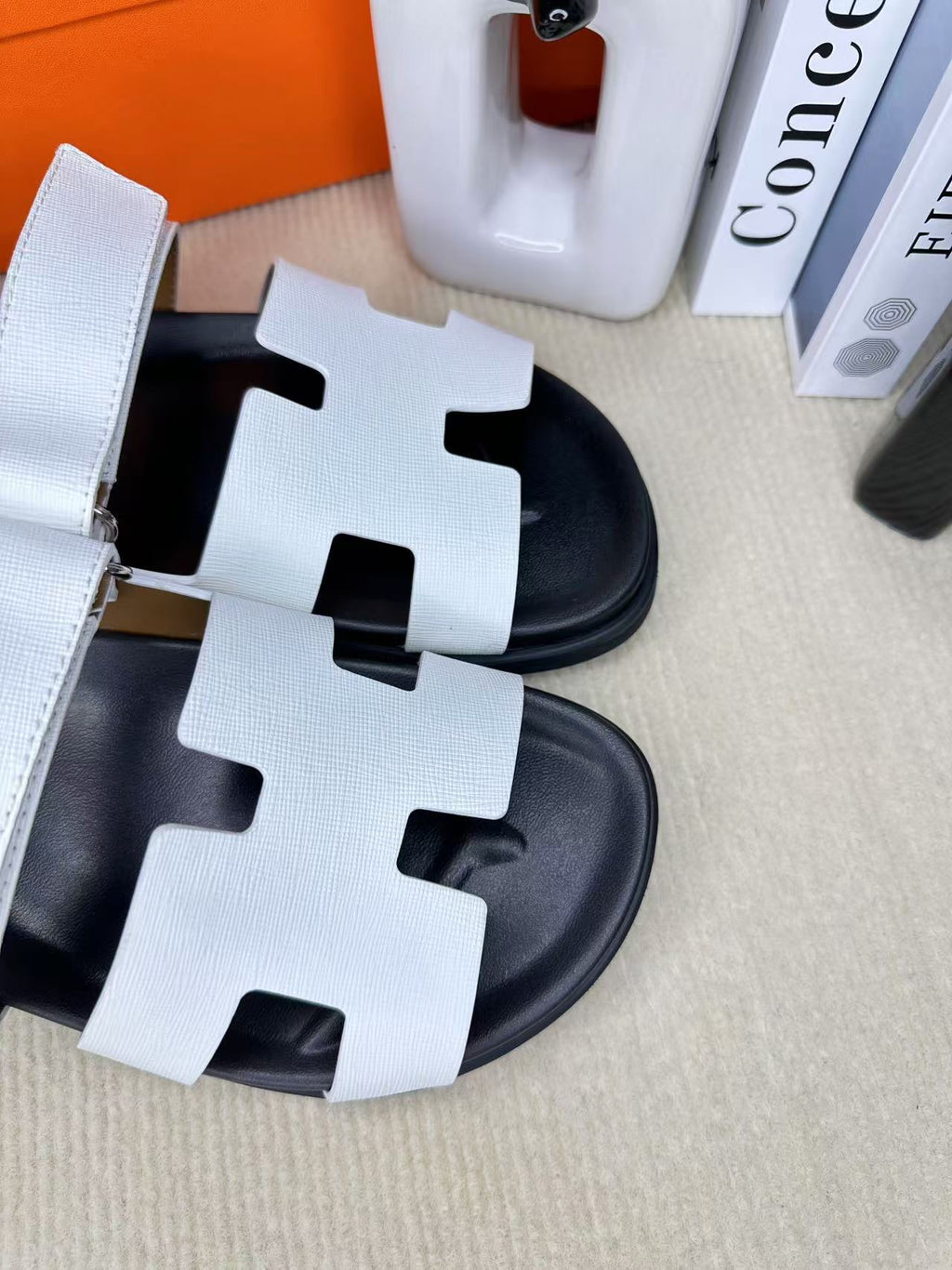 Z2Q55H28 Popular leather shoes
