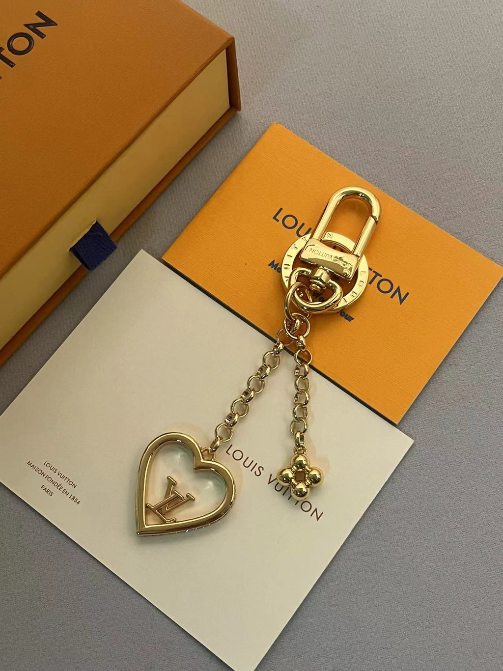 A1Z105E44 Popular bag 's charms accessories