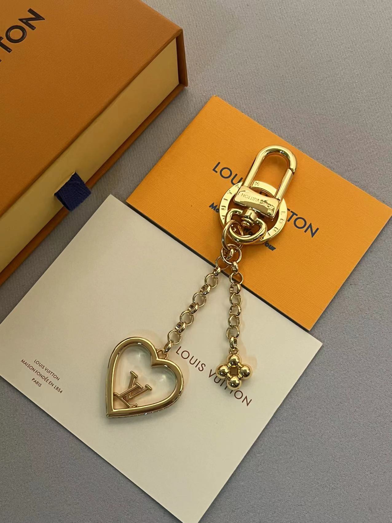 A1Z105E44 Popular bag 's charms accessories