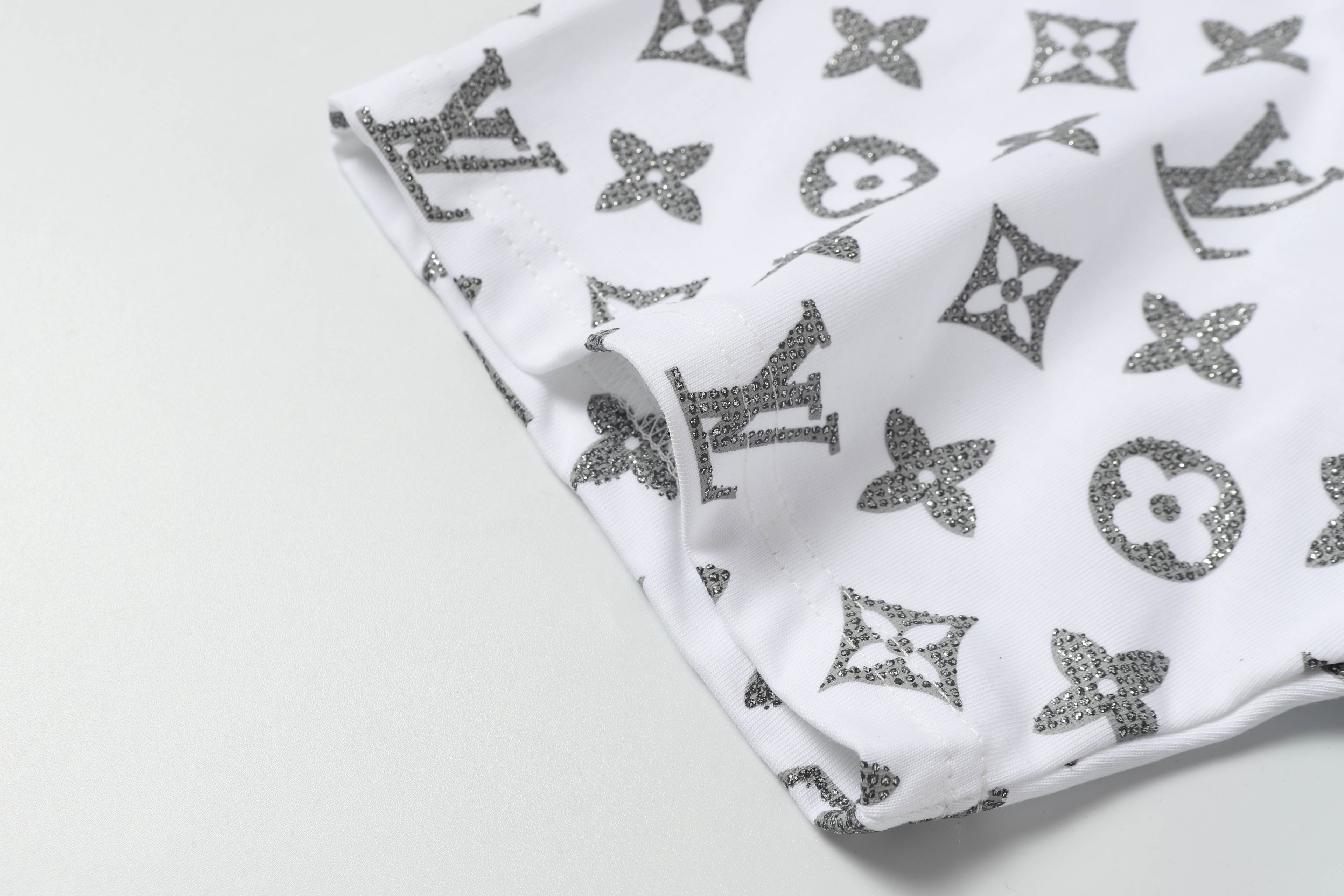 U1R45E152 Popular T-shirt