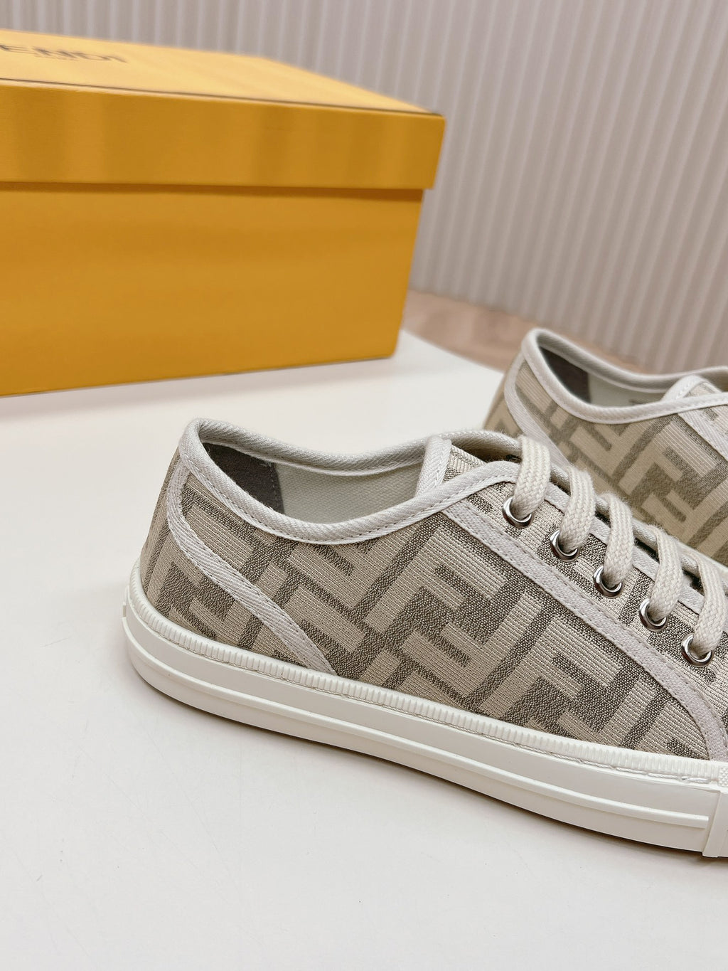 Z2Q105F423 Popular high-quality Shoes