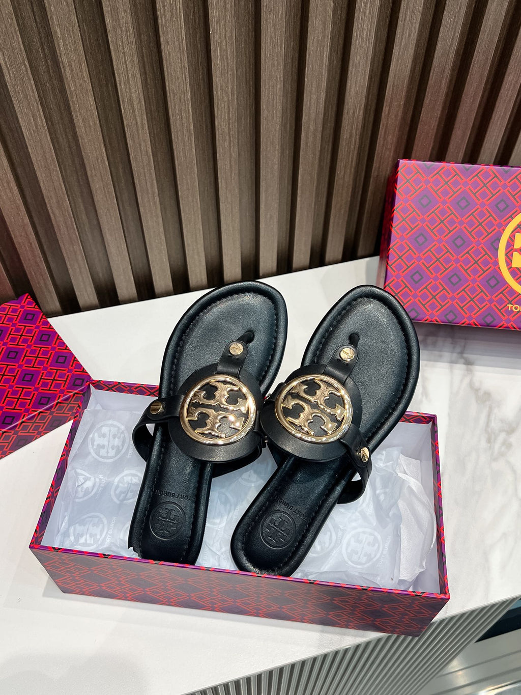 Z2Q55A34  Popular leather shoes
