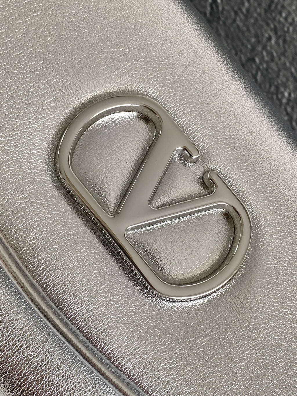 B1R76VL33 Popular leather bag