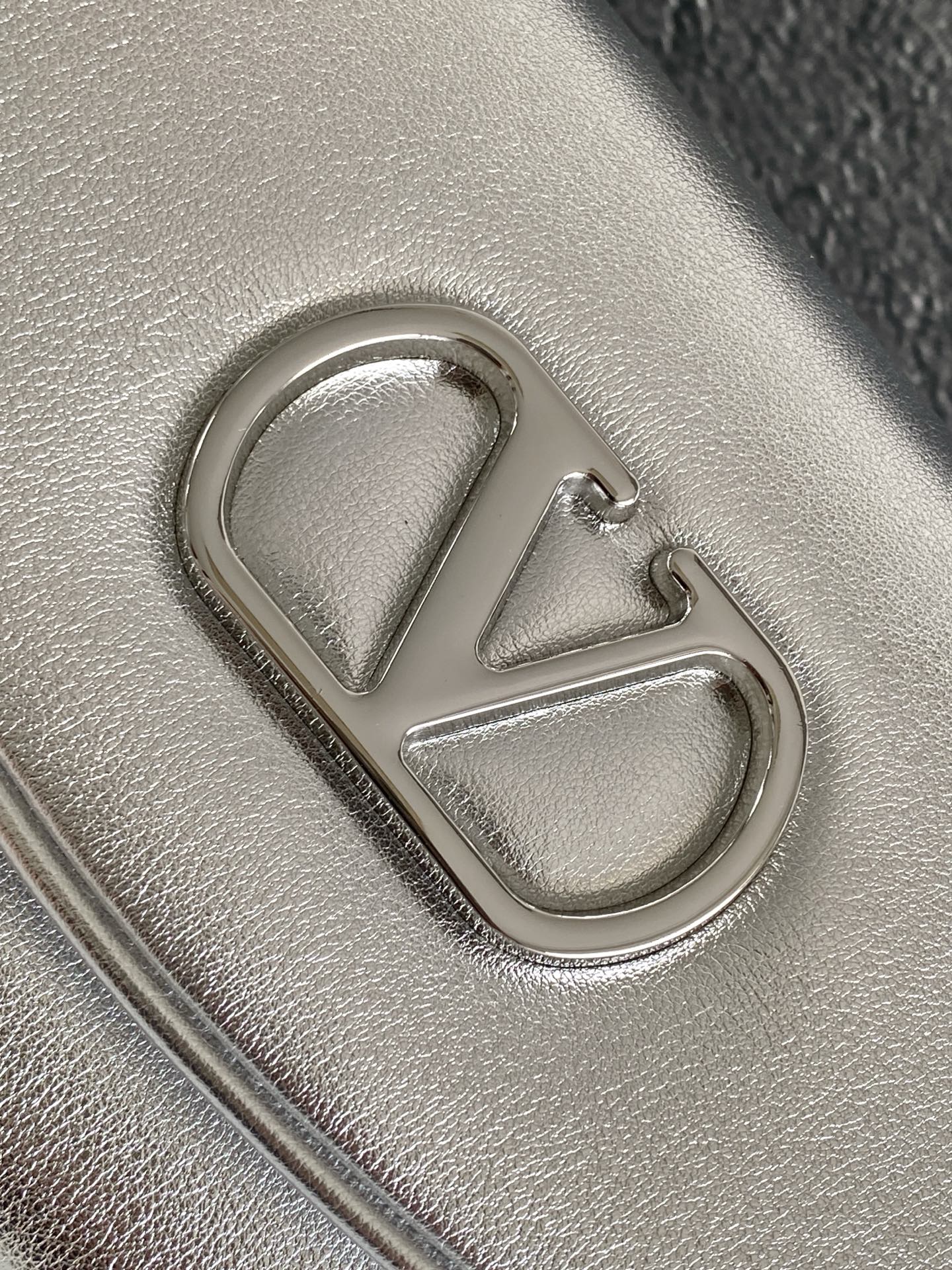 B1R76VL33 Popular leather bag