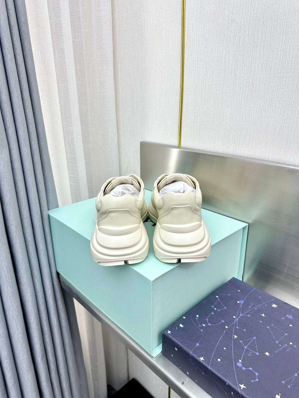 Z2Q95B152  Popular high-quality Shoes