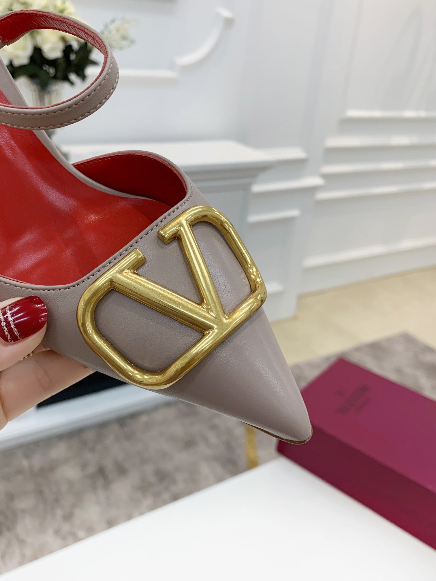 Z2YVL28 Popular leather  High heels
