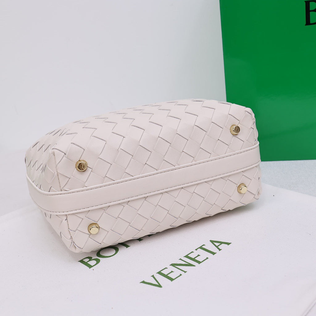 B1X76A10  Popular leather bag