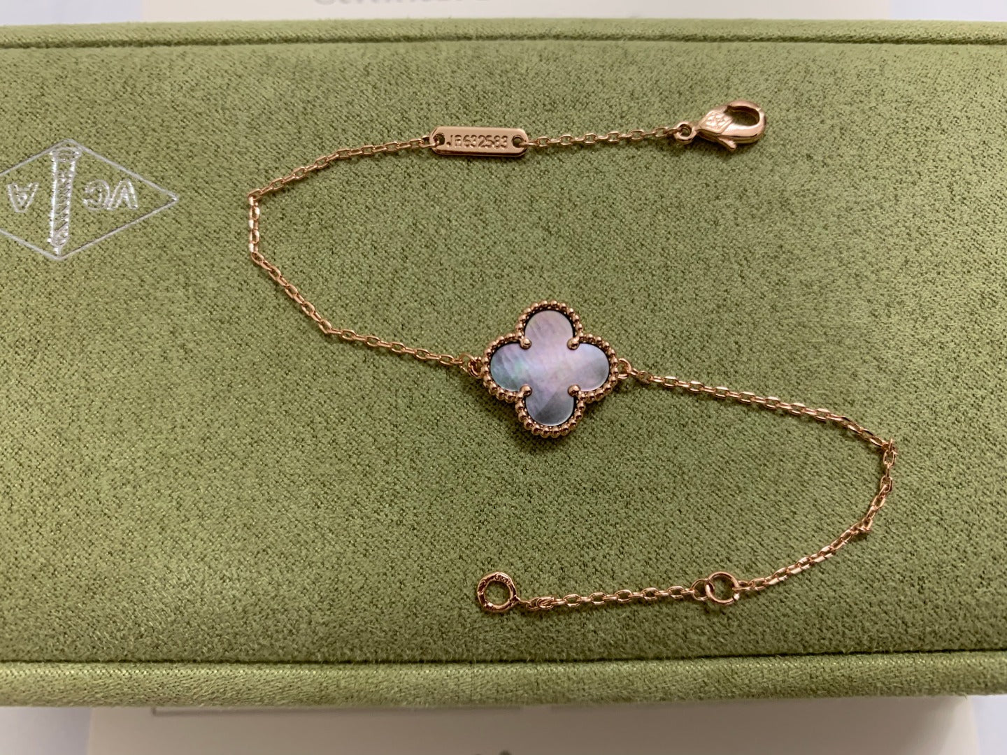 X5X63VA187K  Popular  1 flower bracelet