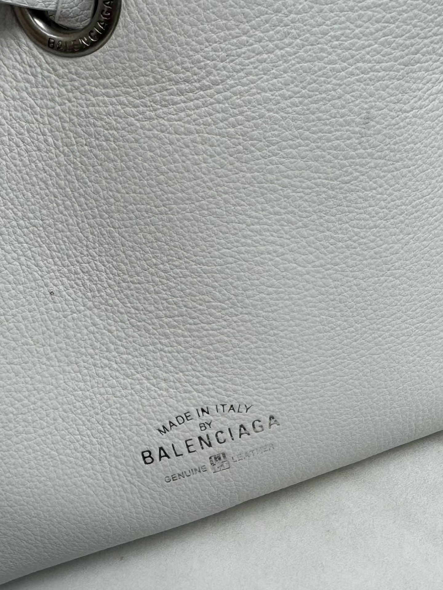 B1P46J144 Popular leather bags