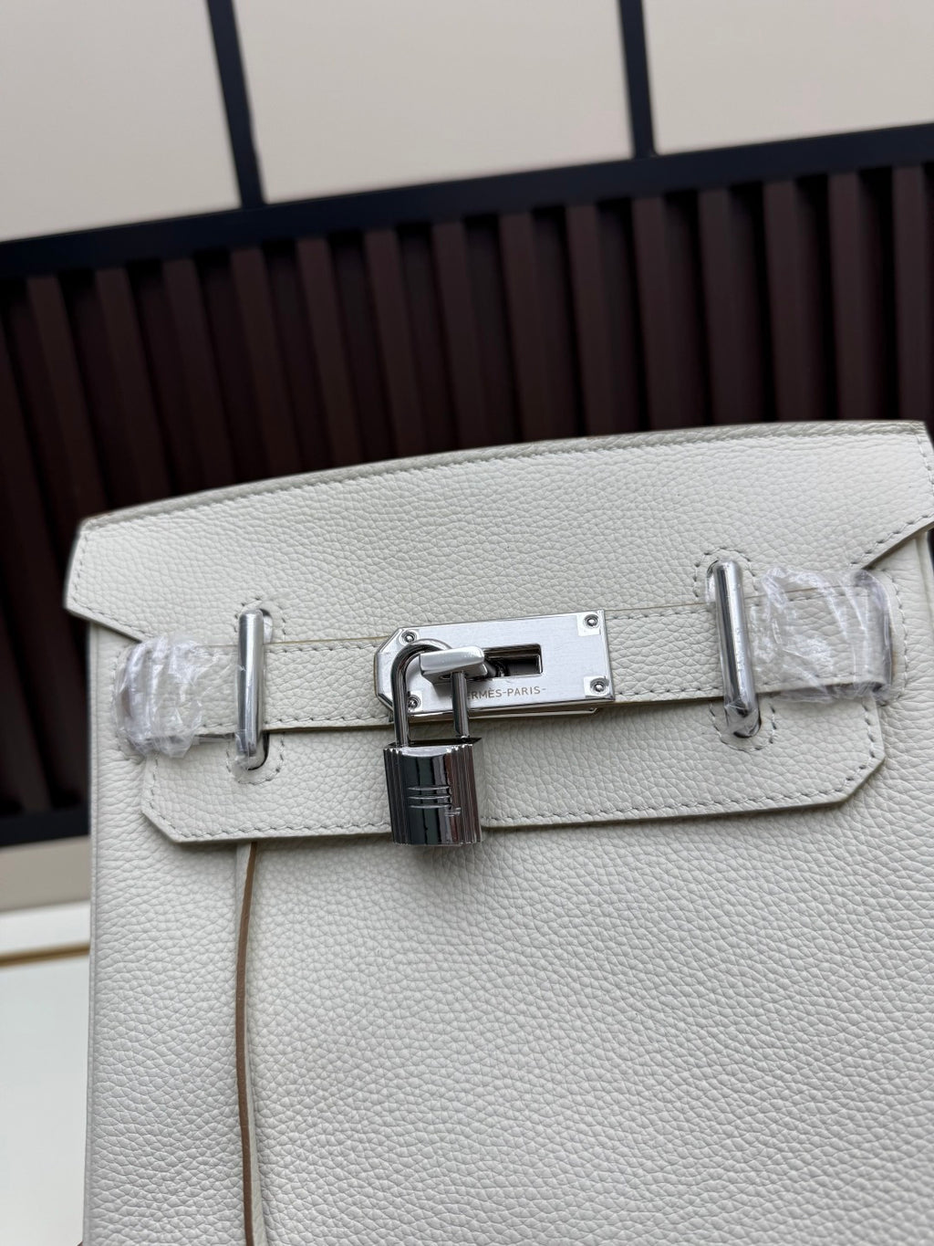 B1P36H46 Popular leather bag