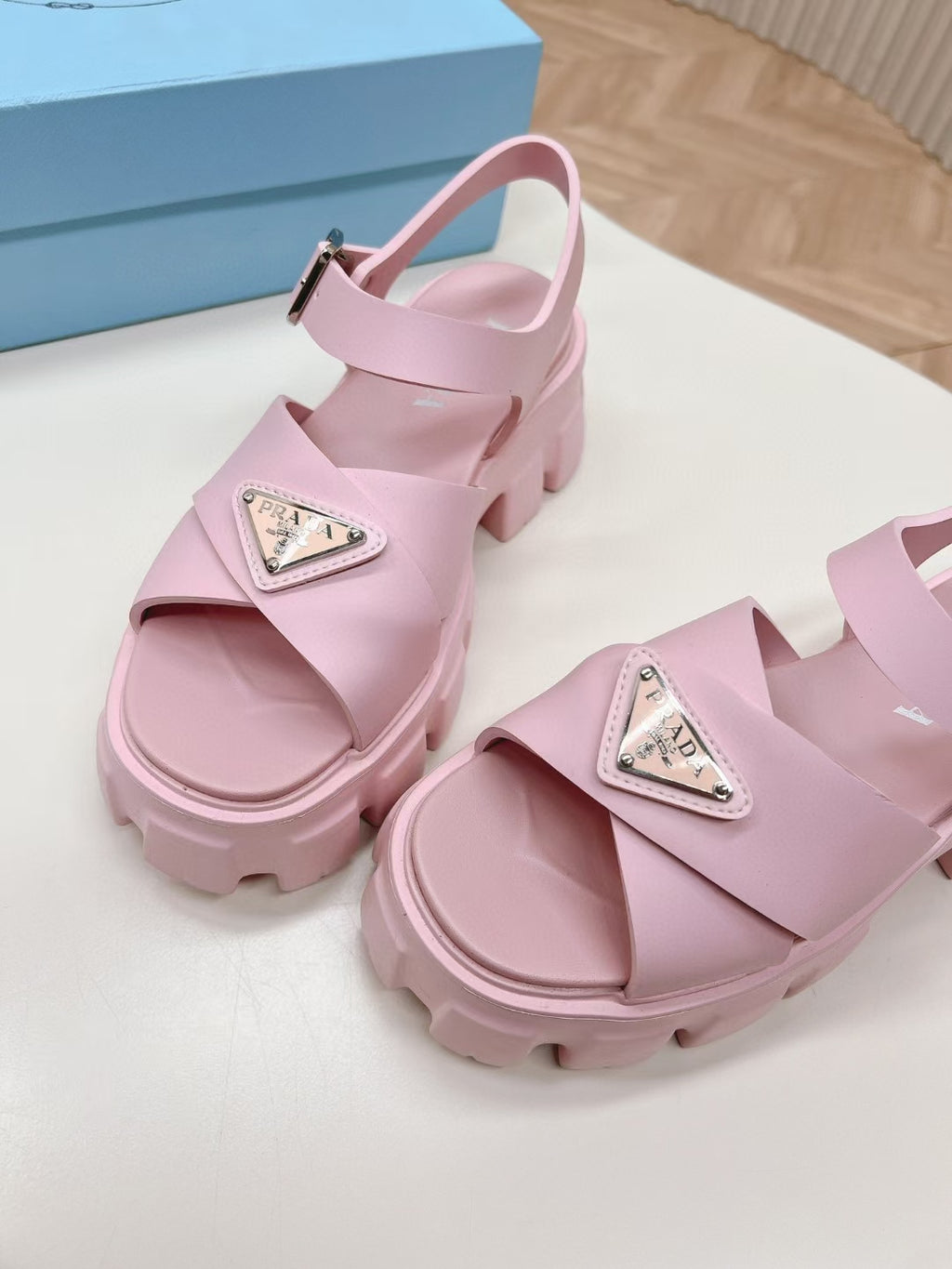 ZPX76P4 Popular sandals