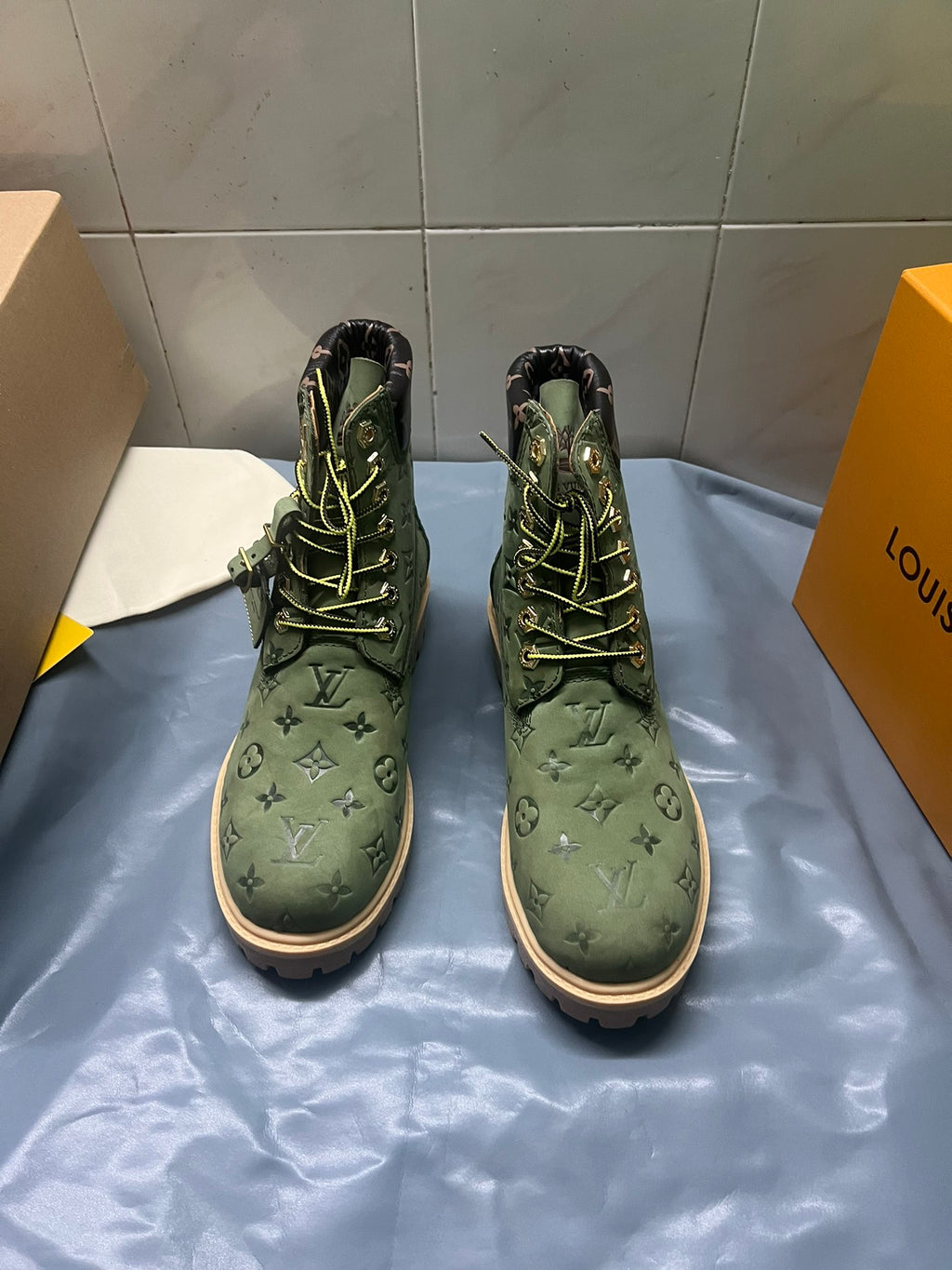 Z2Q105E382 Popular high-quality leather Boots