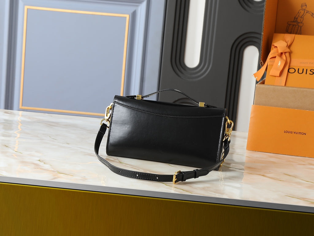 B1R15E145 Popular leather bag