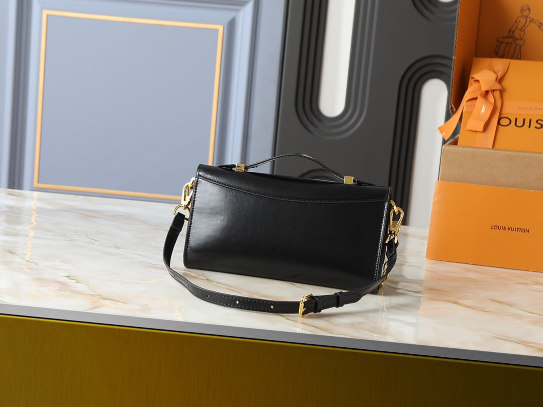 B1R15E145 Popular leather bag
