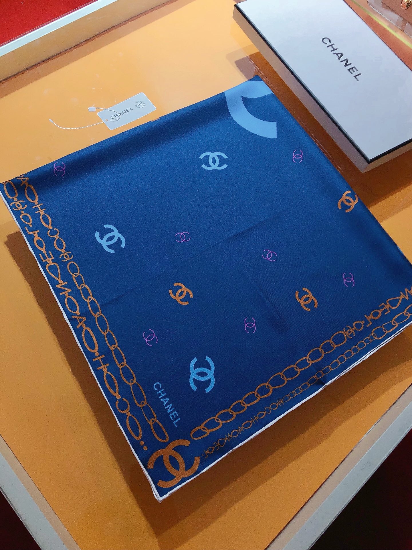 W1N46C13 Popular Silk Scarve