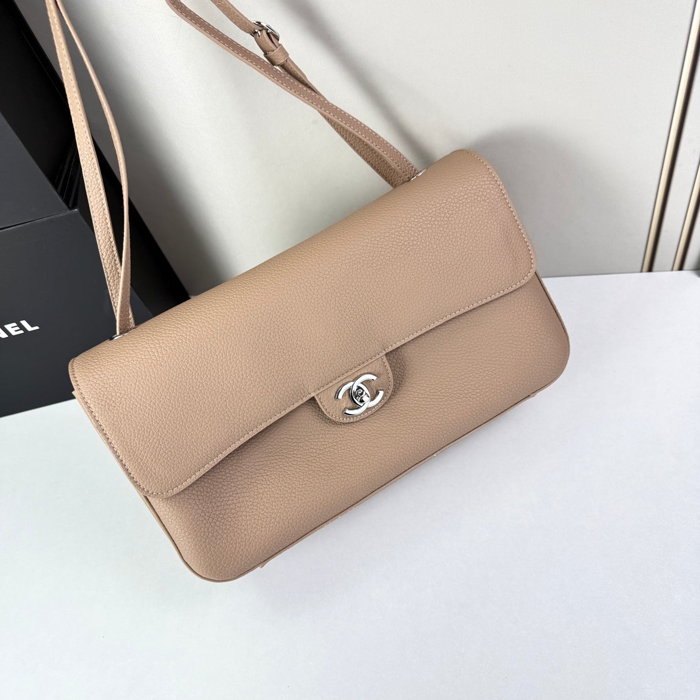 B1R76C35 Popular leather bag