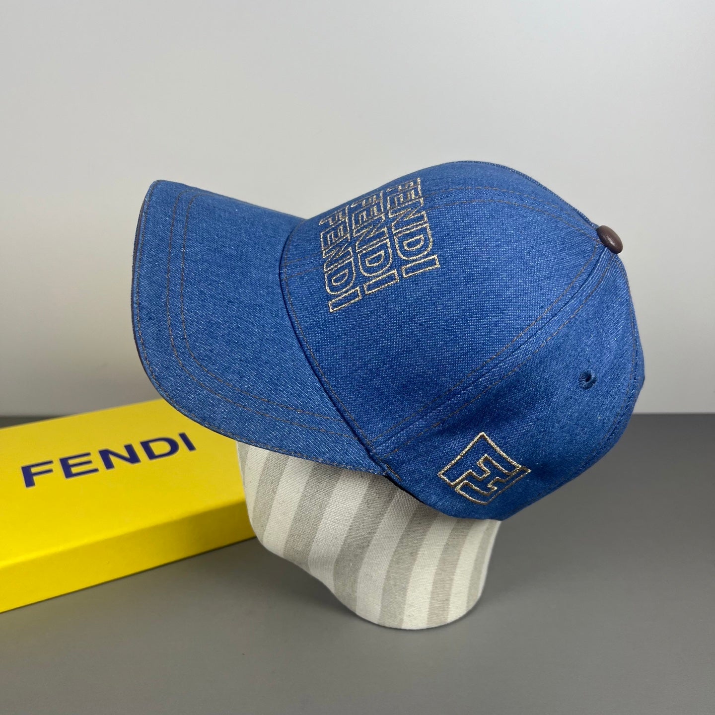 M1R76F18 Popular hats