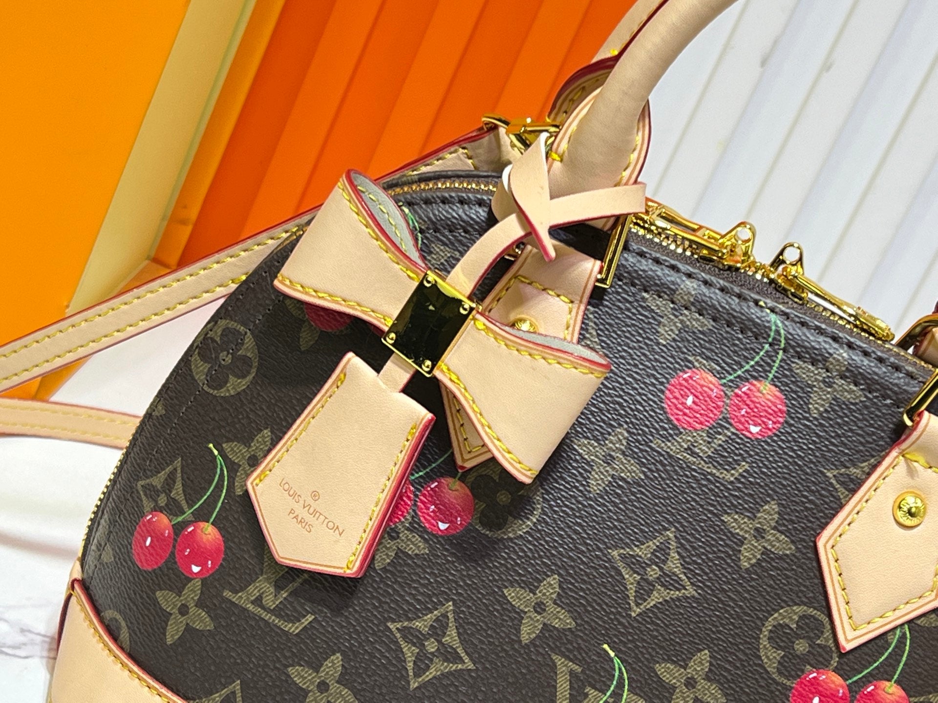 B1P46E85 Popular leather bag