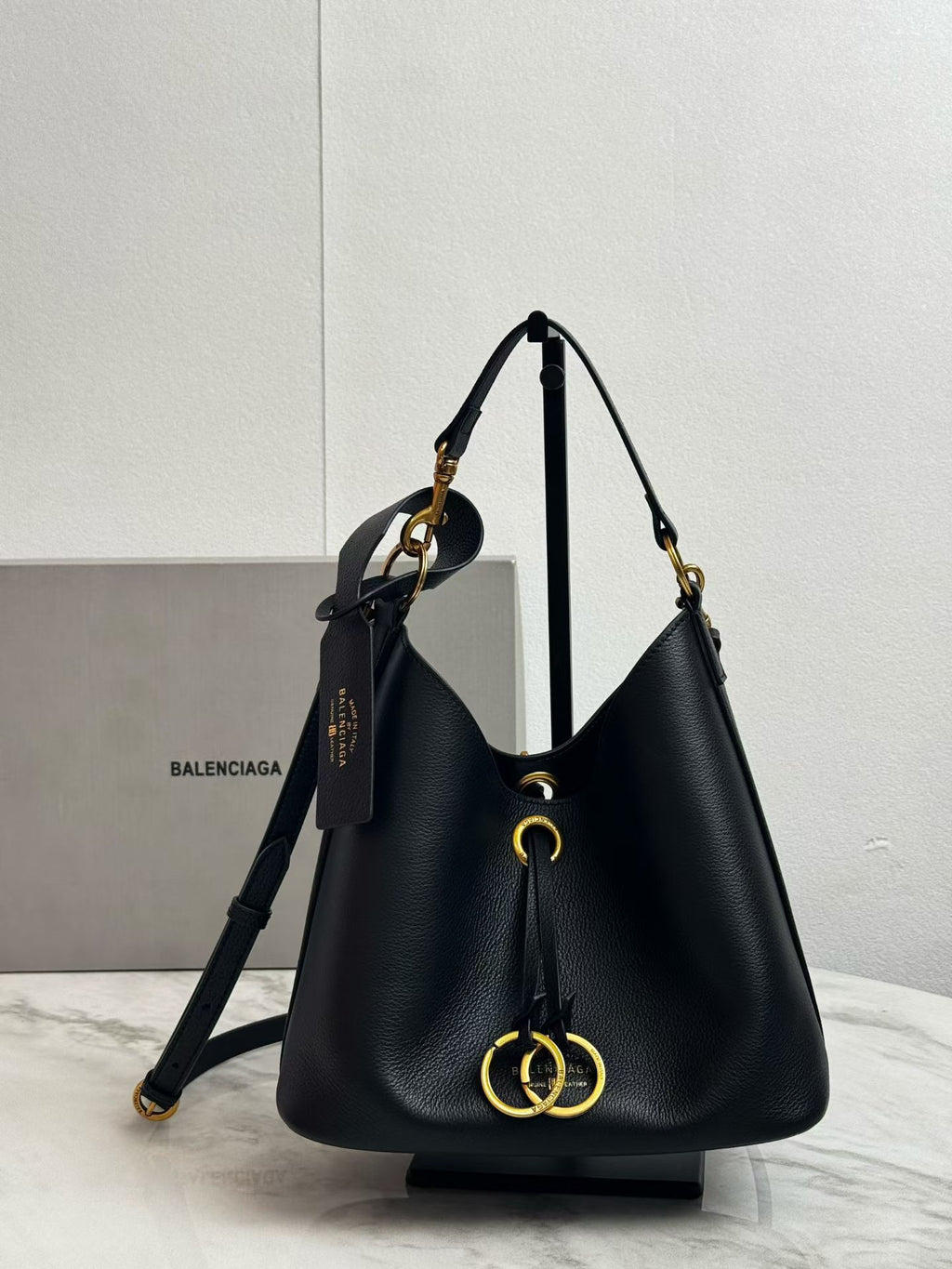 B1P46J144 Popular leather bags