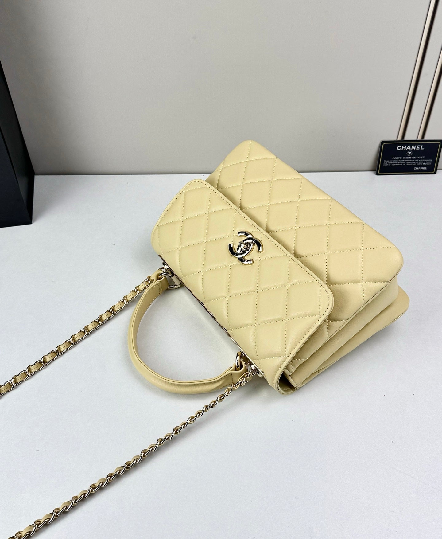B1X76C8  Popular leather bag