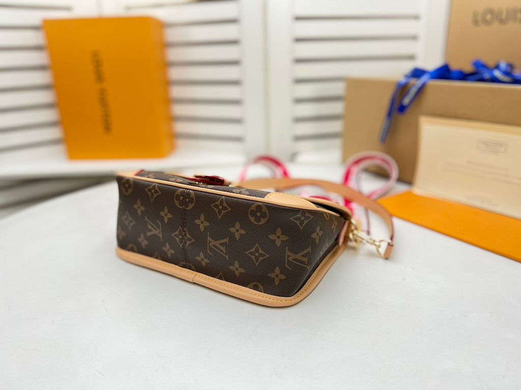 B12X73E28 Popular leather bag 