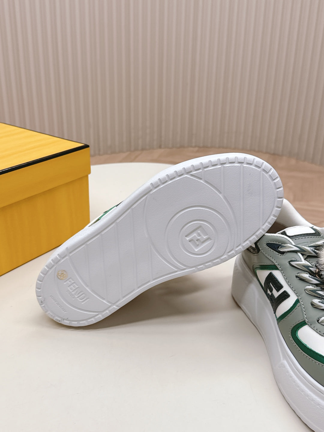 Z2Q105F417 Popular high-quality Shoes