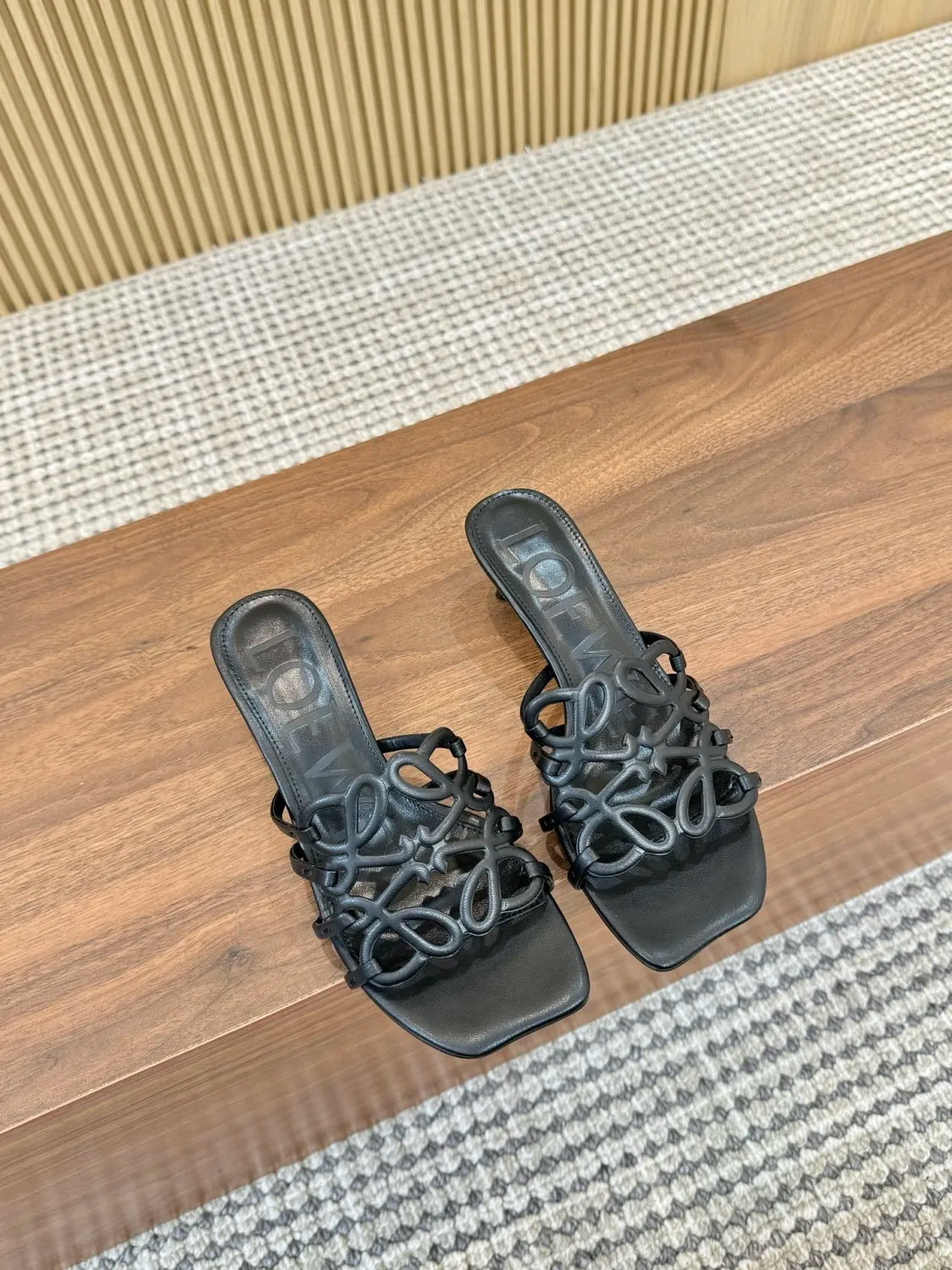 Z2Q55A33 Popular  leather Slippers