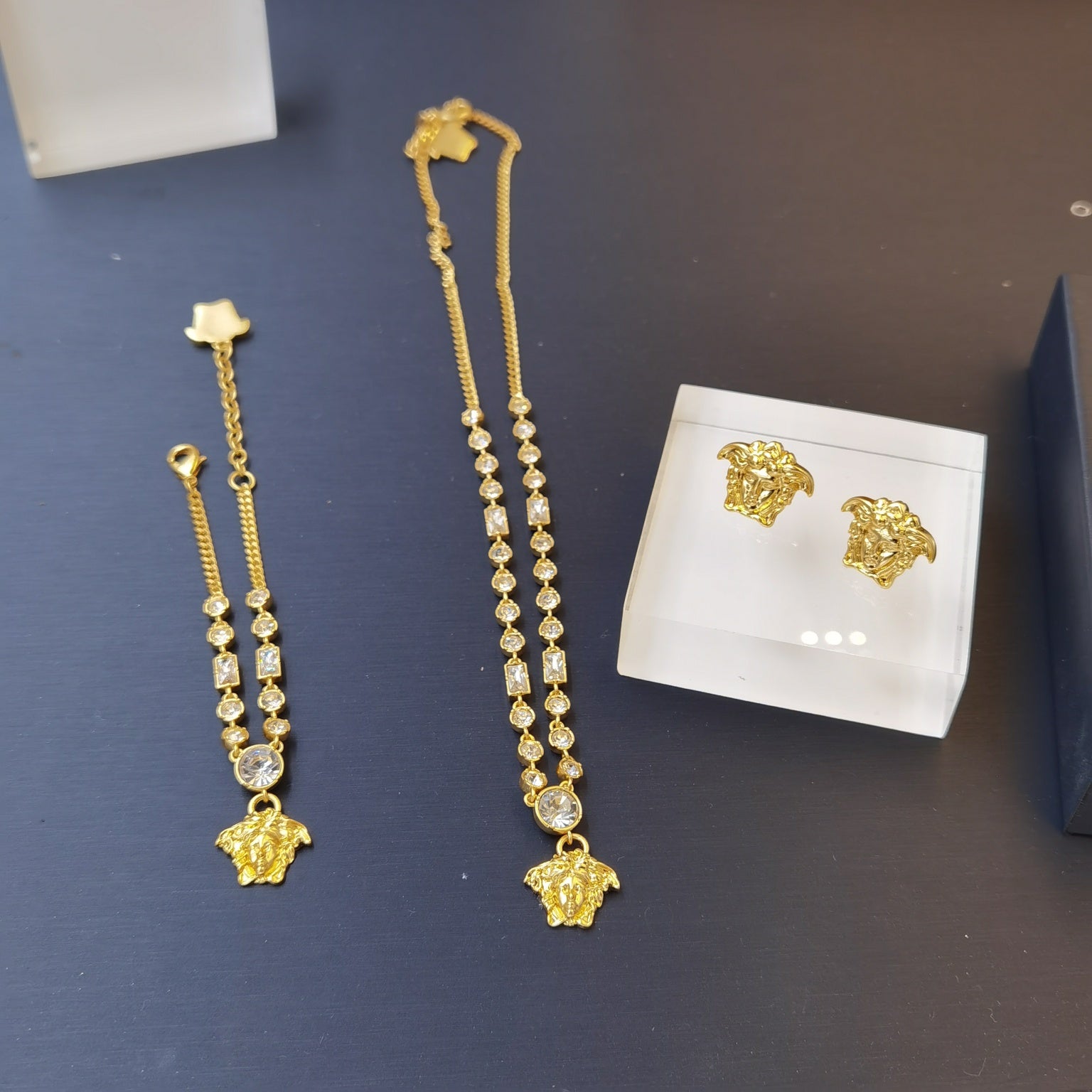X1Q85V42X Popular Necklace. Bracelets. earring