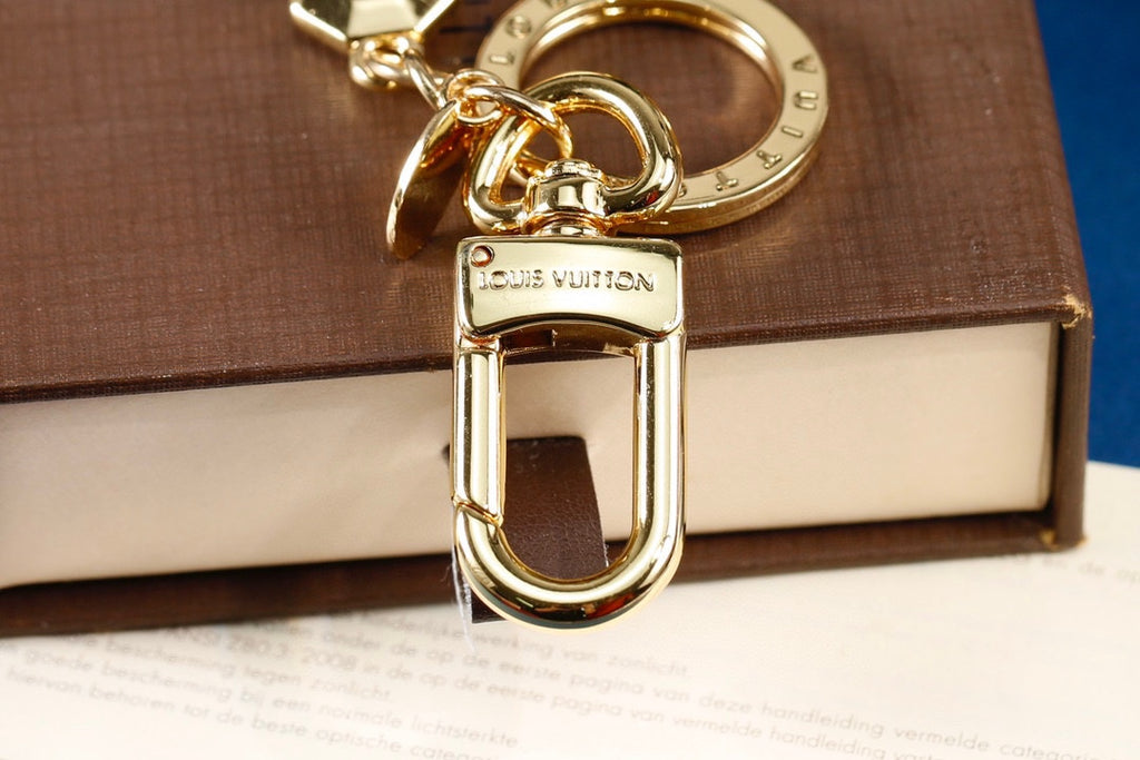A1Q105E24 Popular bag 's charms accessories