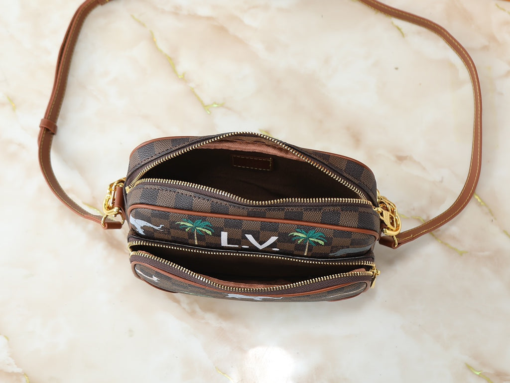 B1P46E109 Popular leather bag