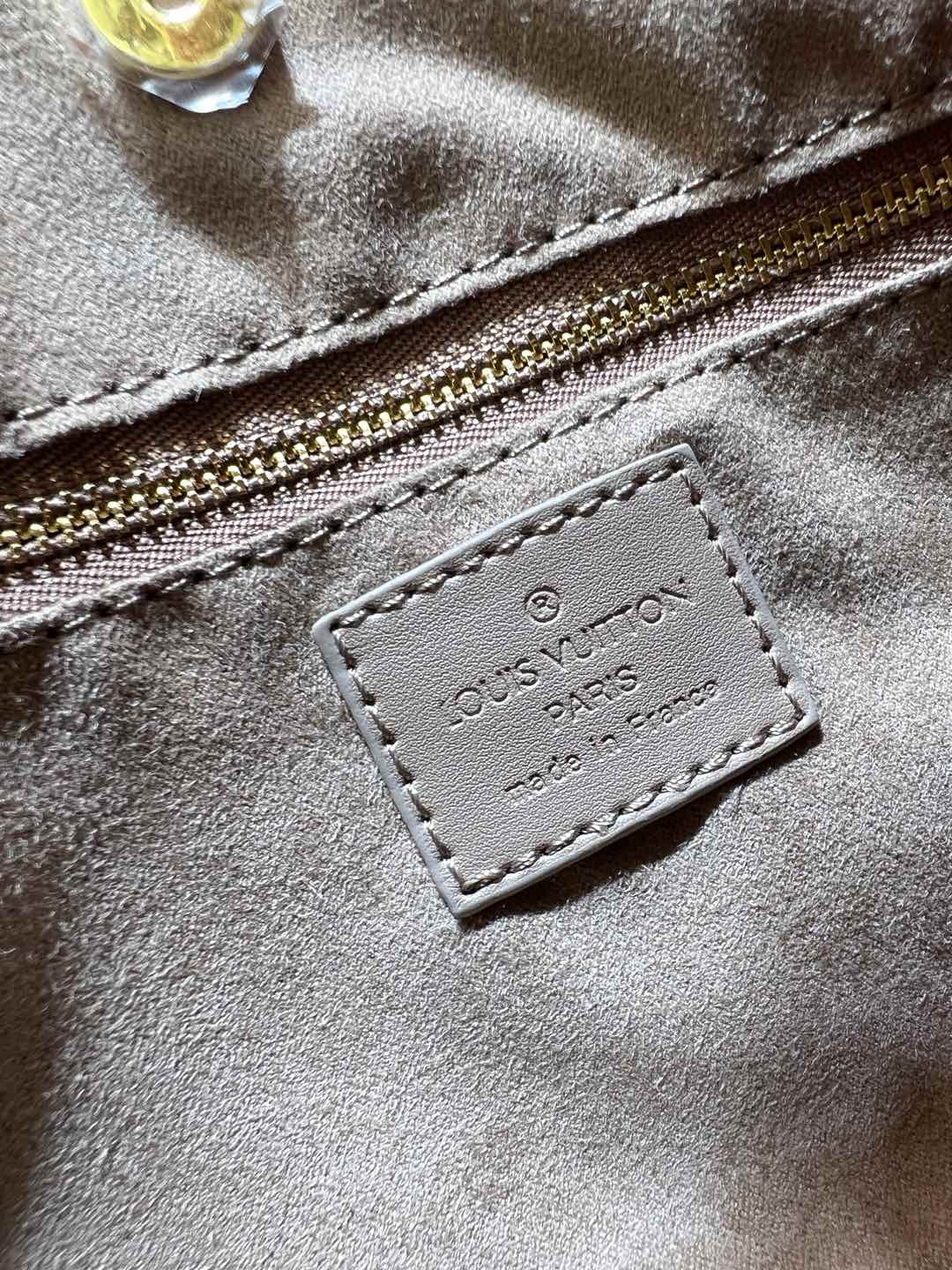 B1W15E33 Popular  leather bag