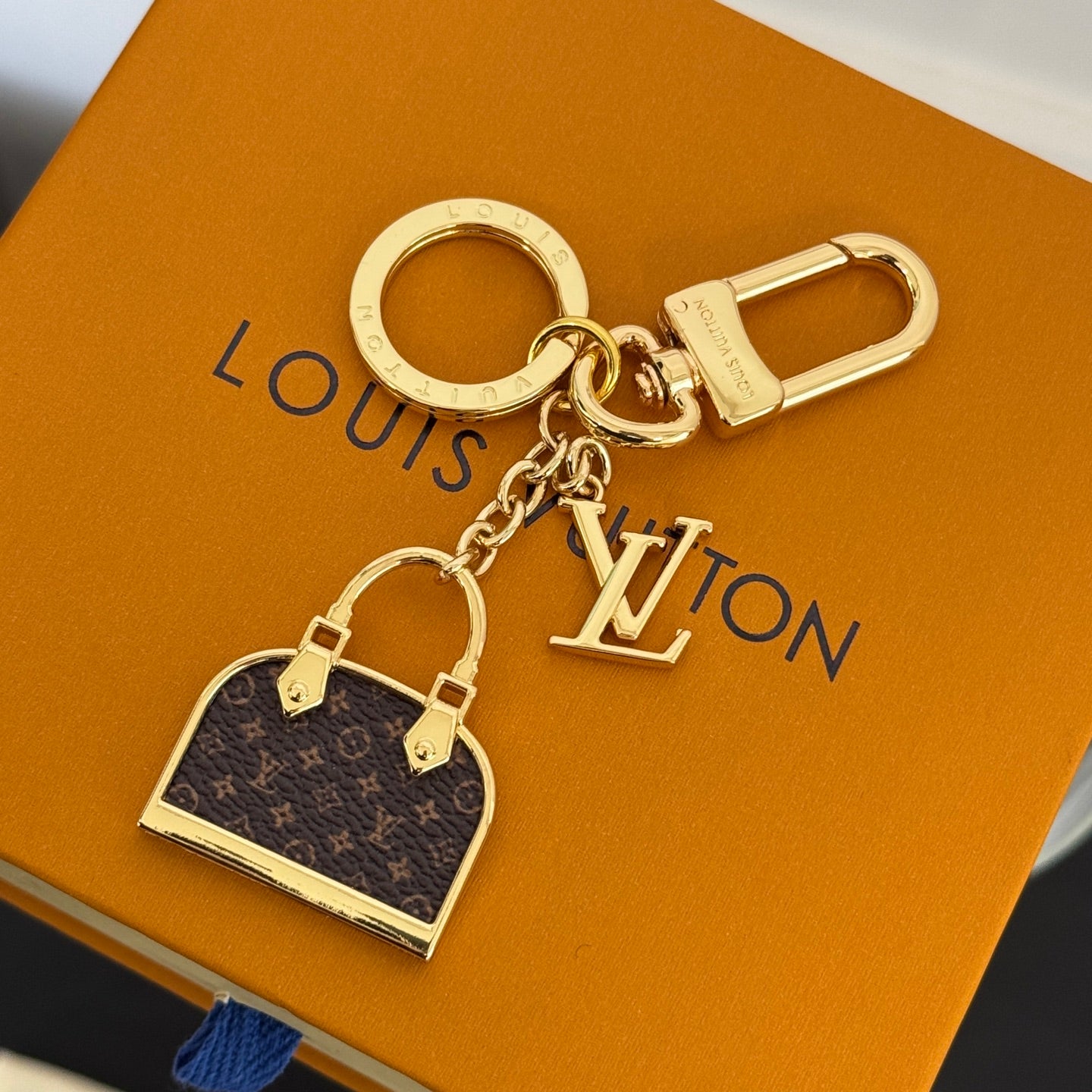 A1Z105E45 Popular bag 's charms accessories