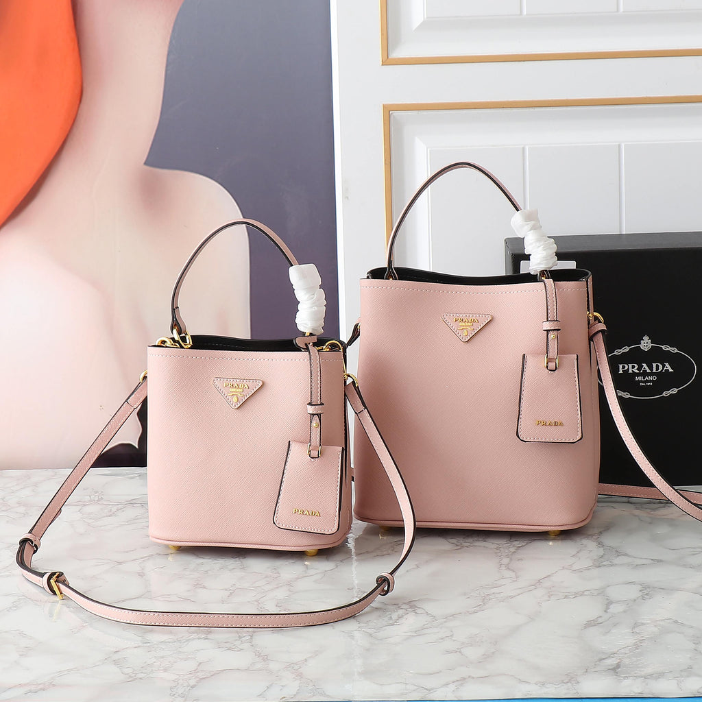 B1W35P102 Popular  leather bag