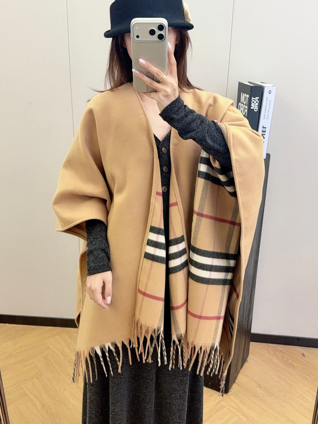 W1R86R61 Popular cape