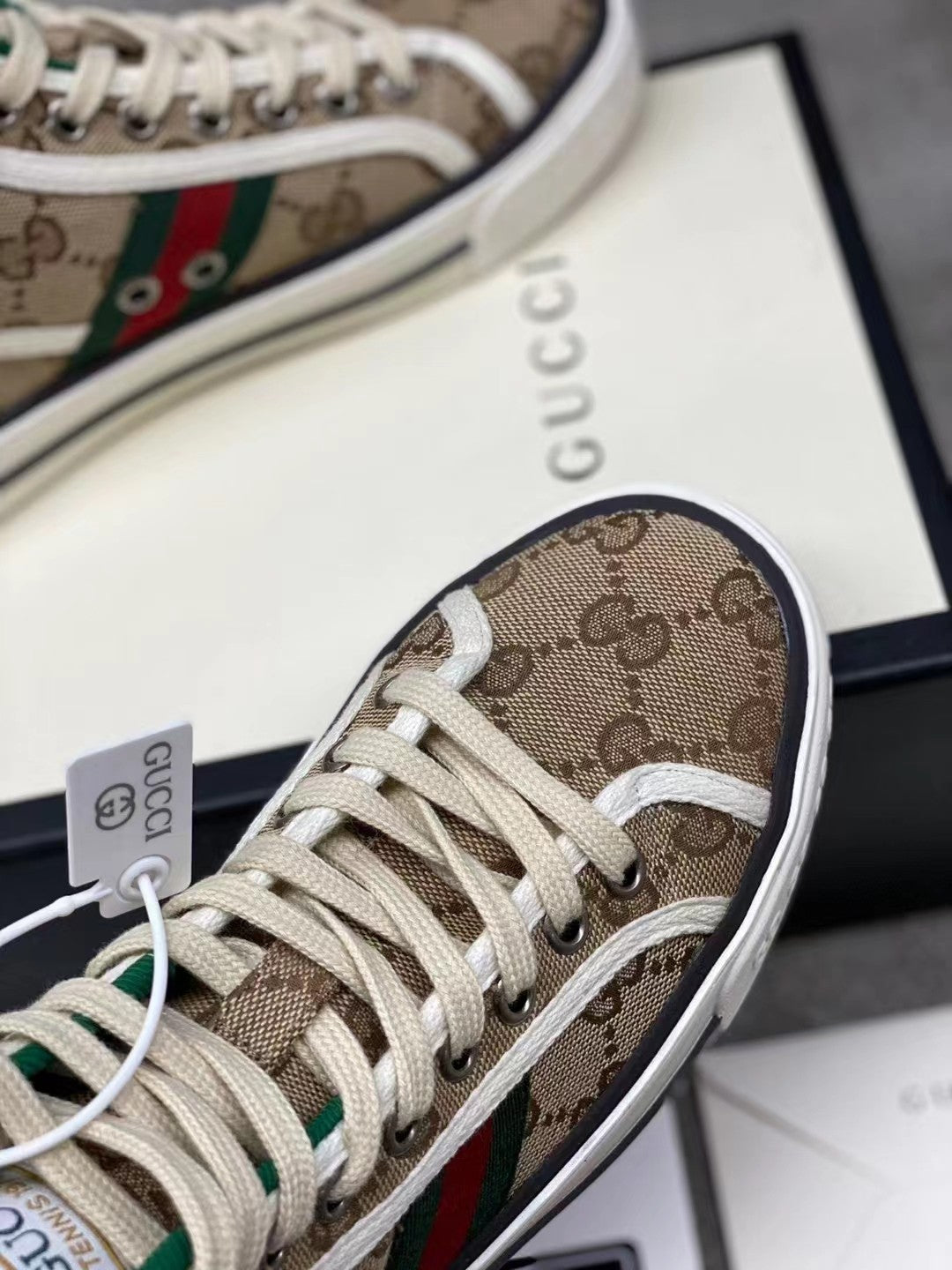 Z2YB47 Popular shoes