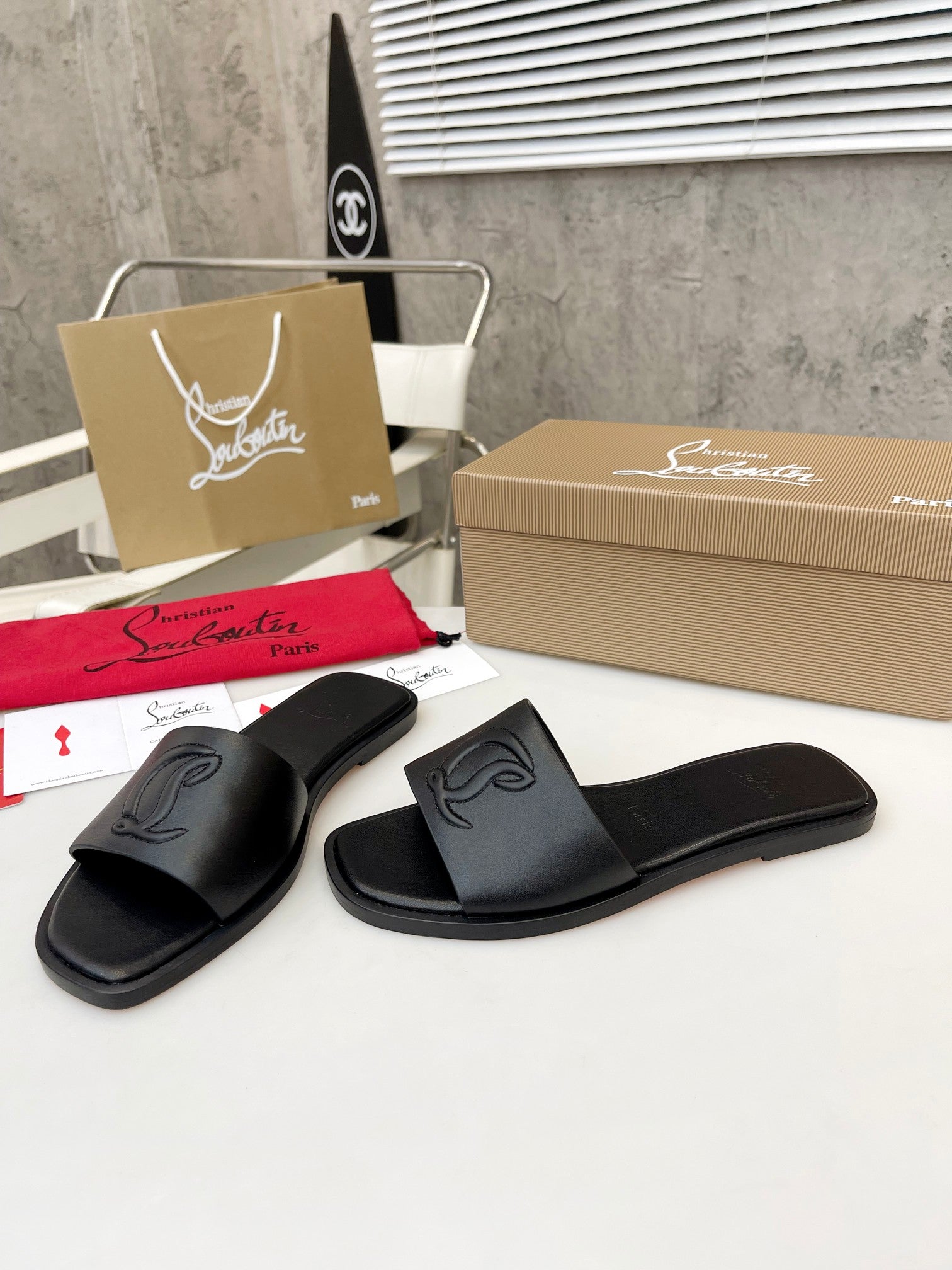Z2XA32 Popular leather Slippers