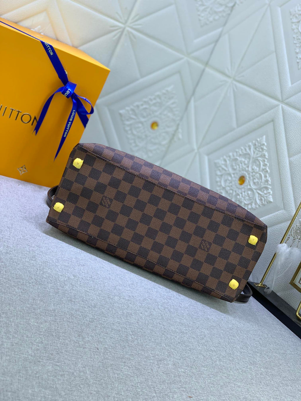 B12X44E330 Popular   leather bag 