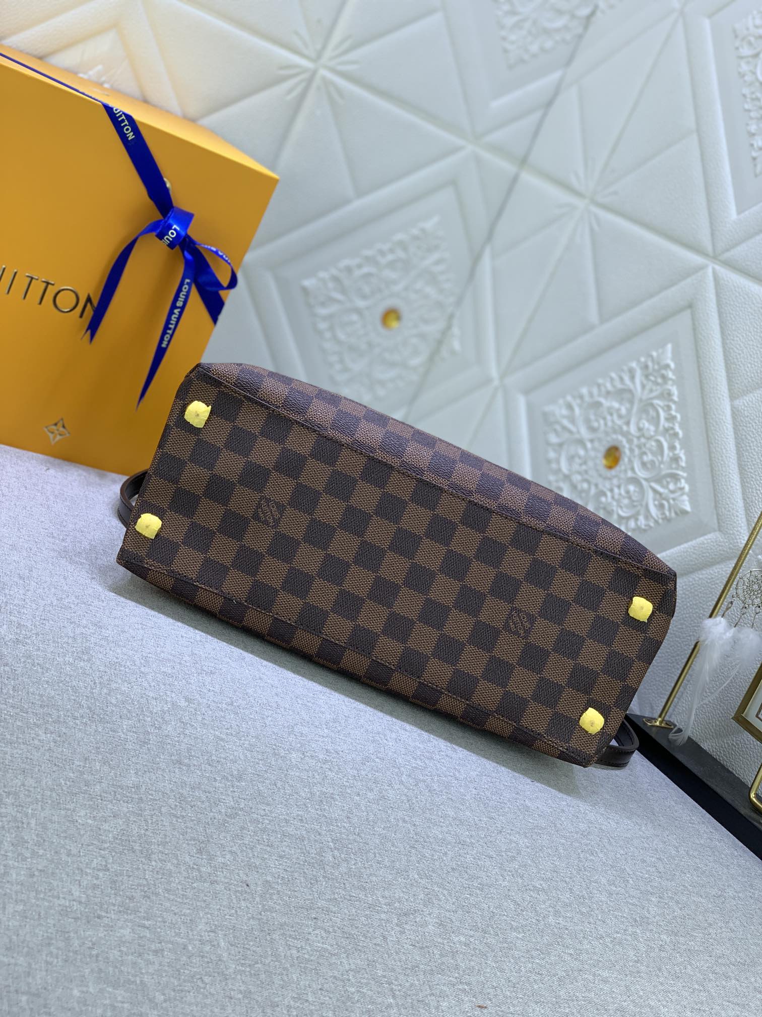B12X44E330 Popular   leather bag 