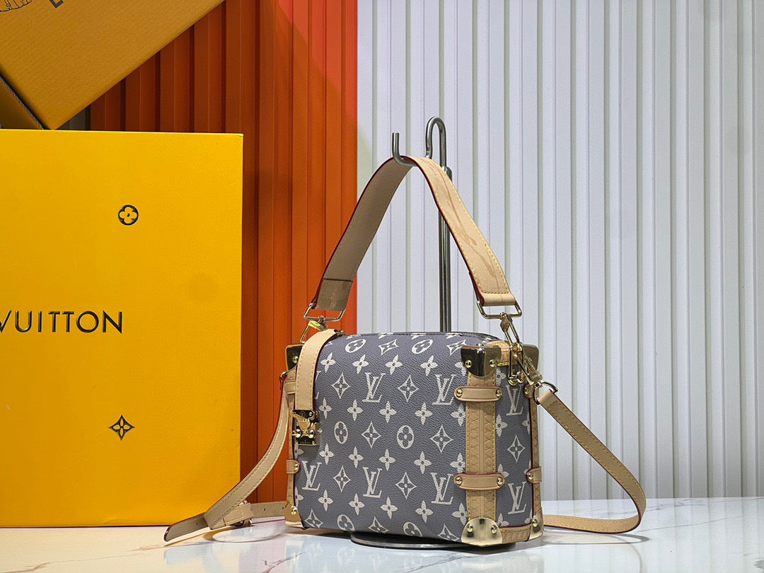 B1N55E19 Popular leather bag