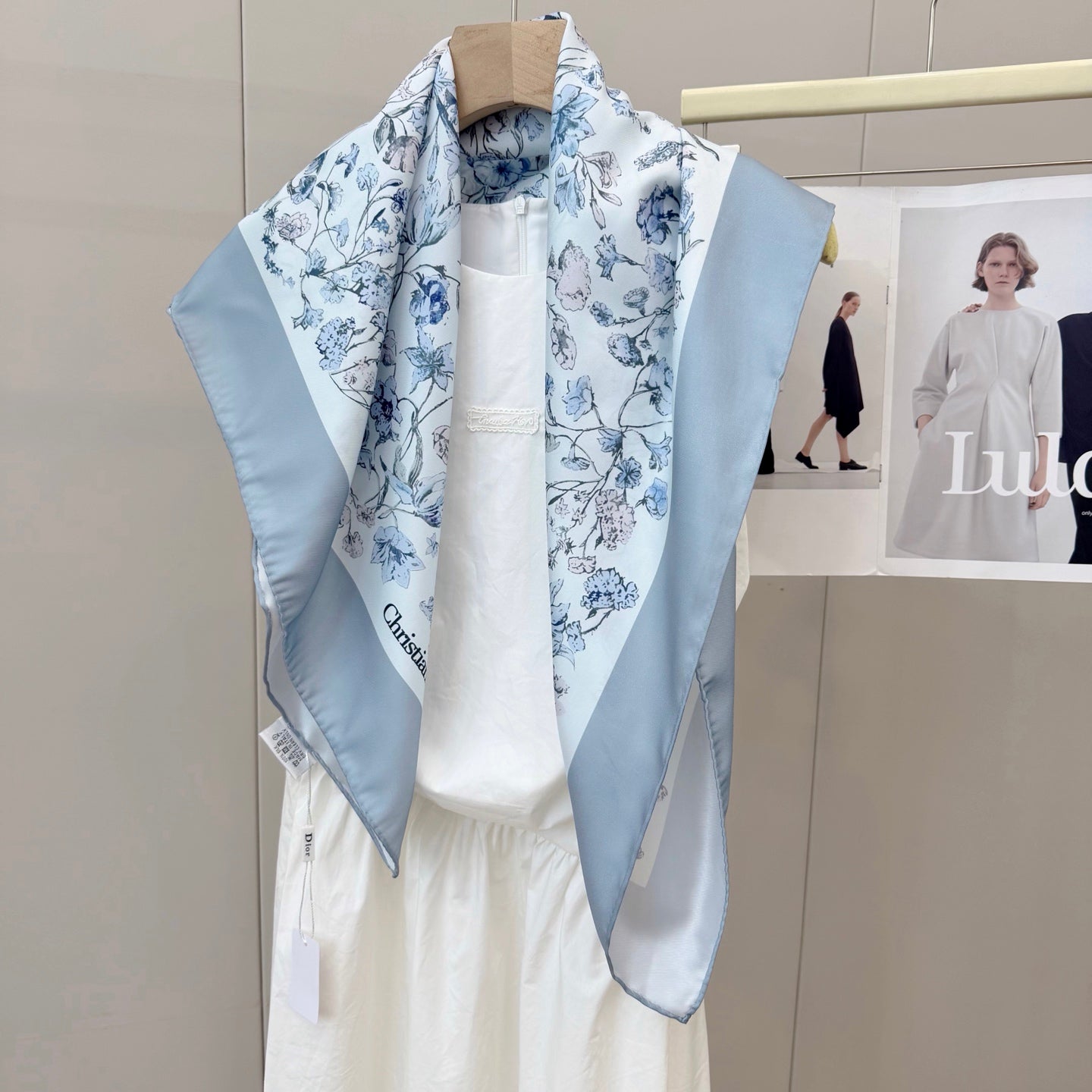 W1N36D20 Popular Silk Scarve