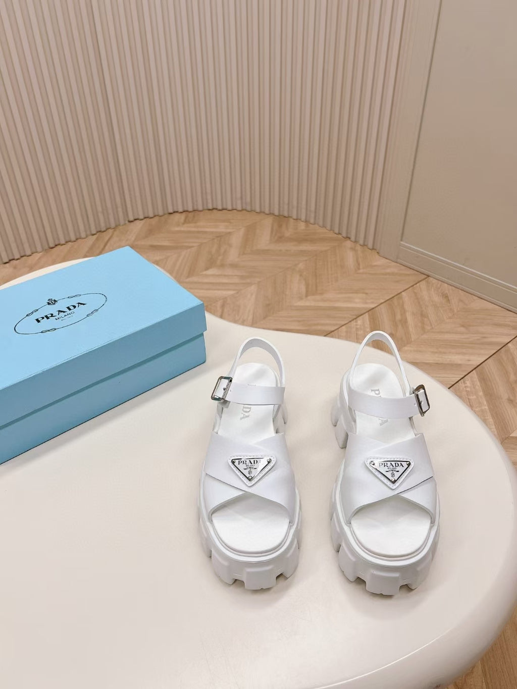 ZPX76P4 Popular sandals