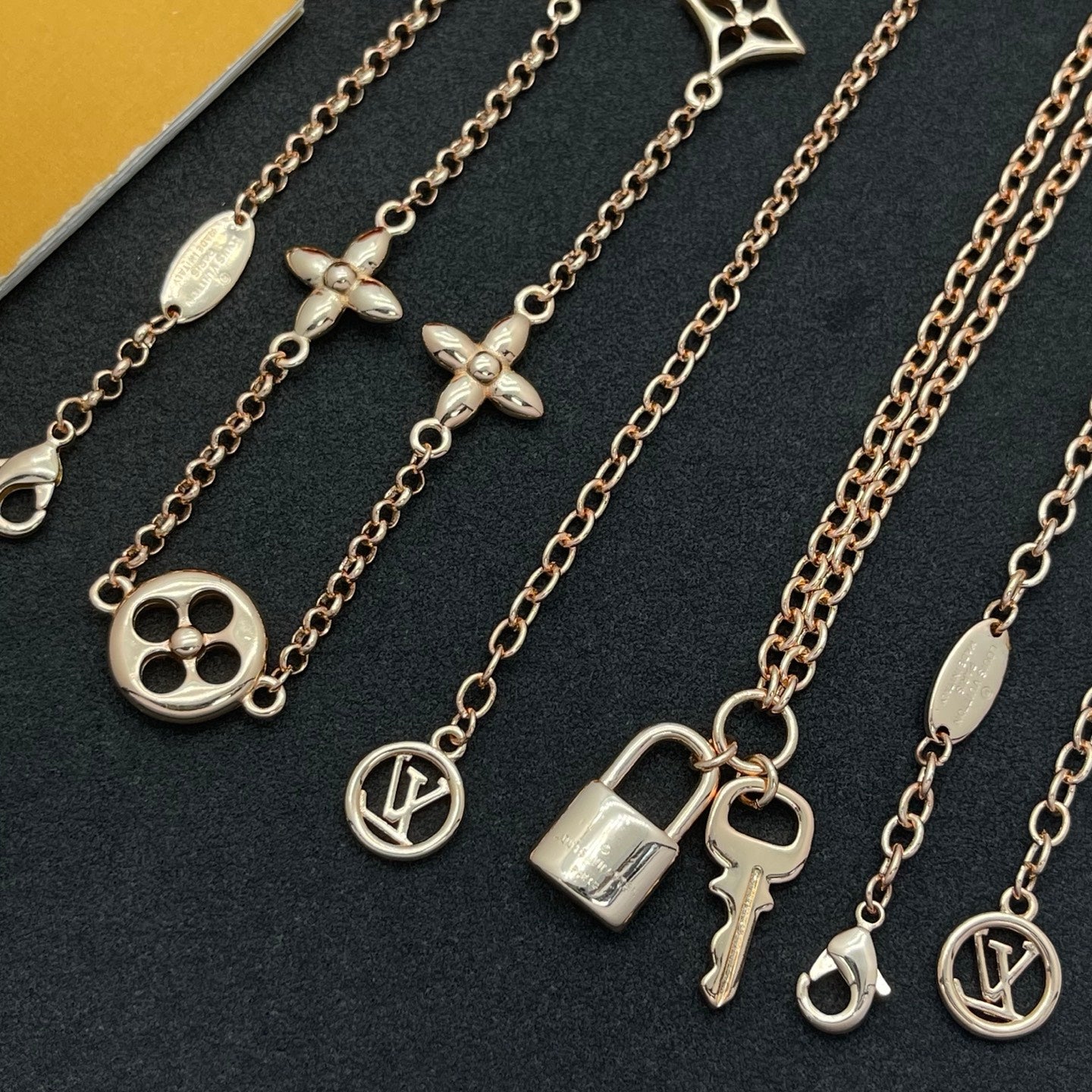 X1N36E64X Popular  Necklaces