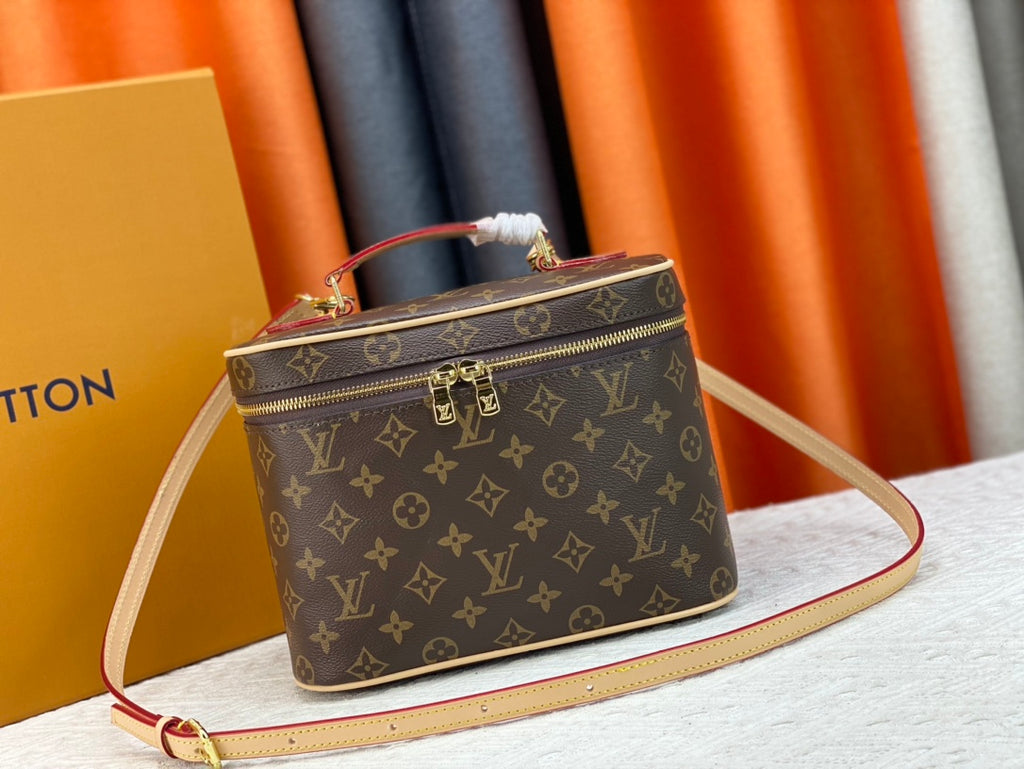 B1X34E273 Popular  leather bag 