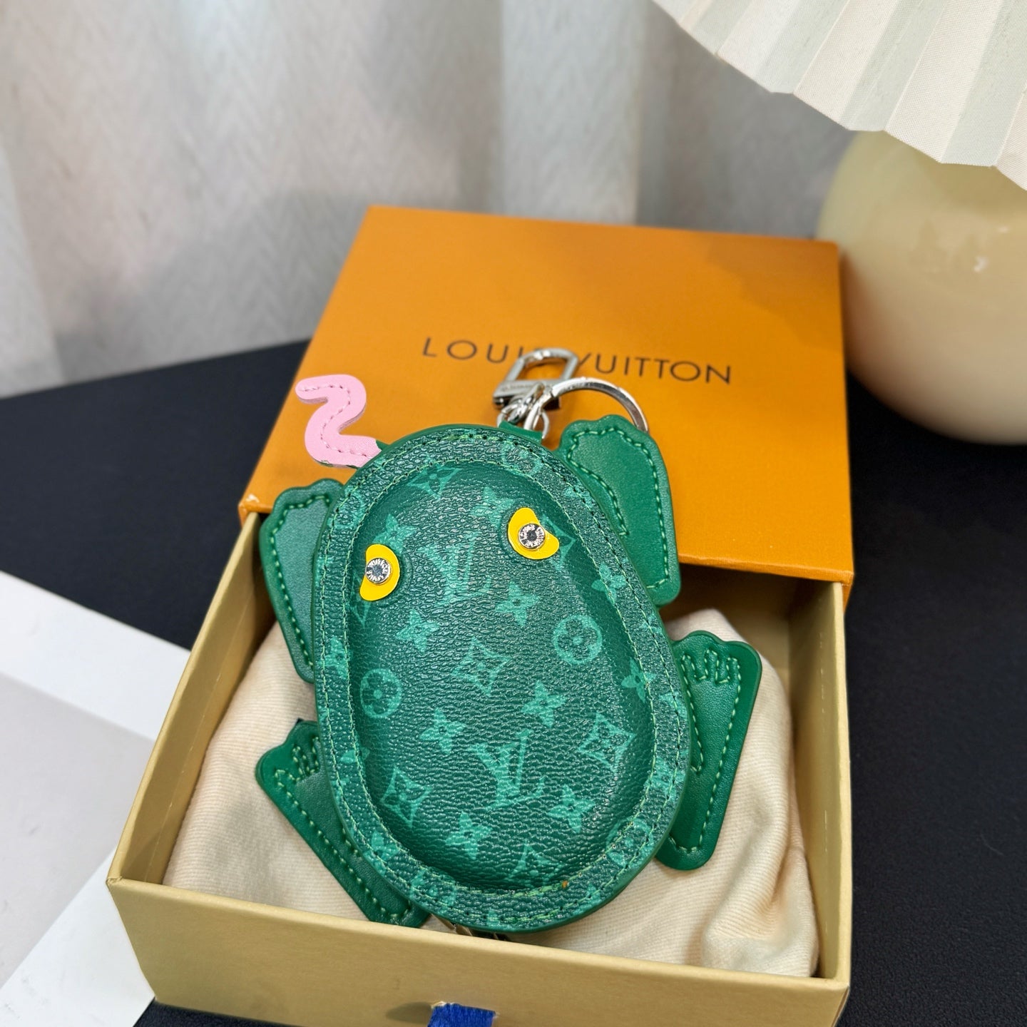 A1Z105E3 Popular bag 's charms accessories