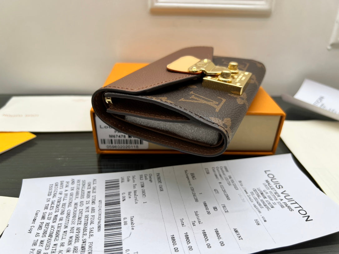 B1N55E43 Popular  leather wallets