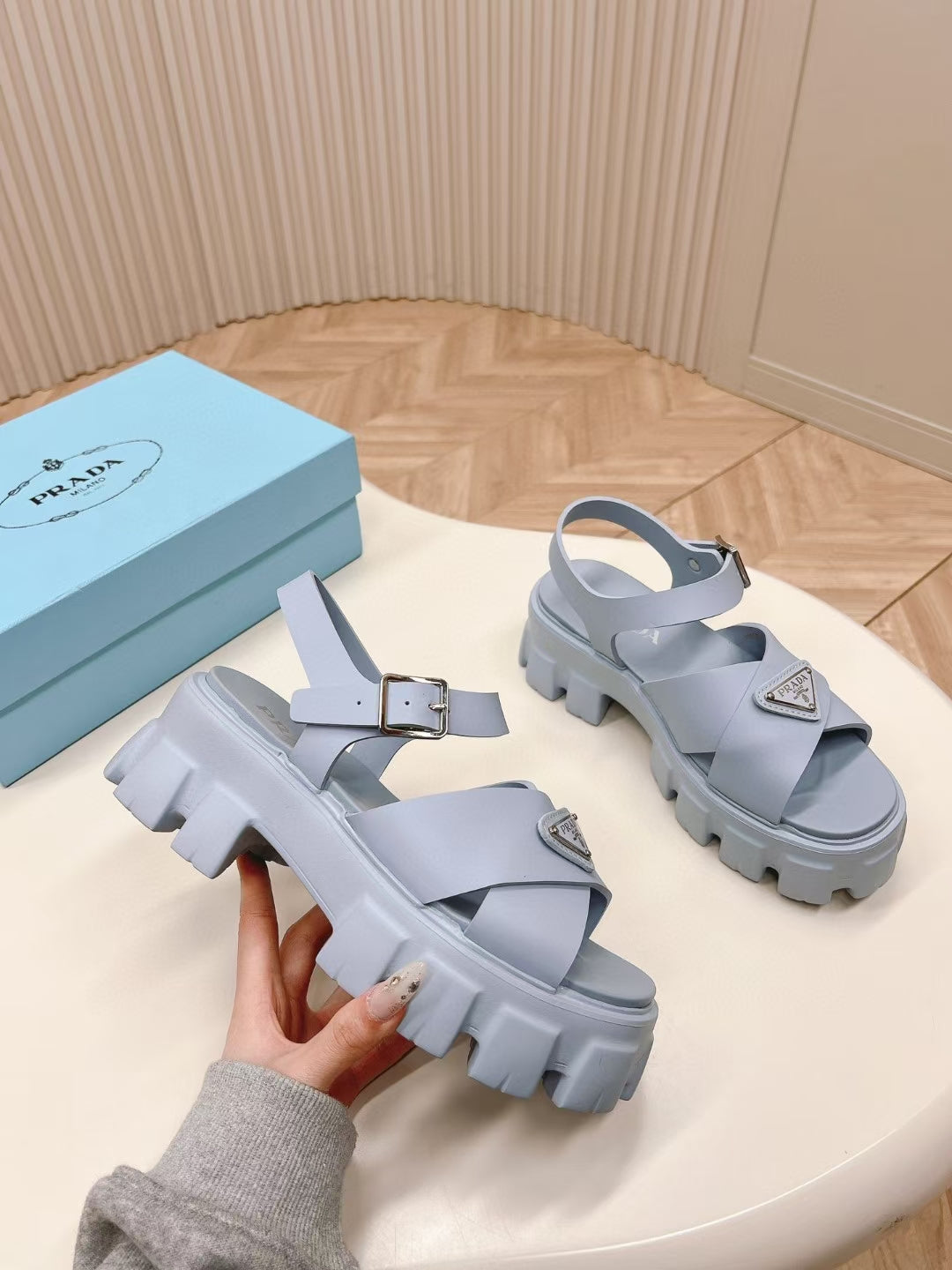 ZPX76P4 Popular sandals