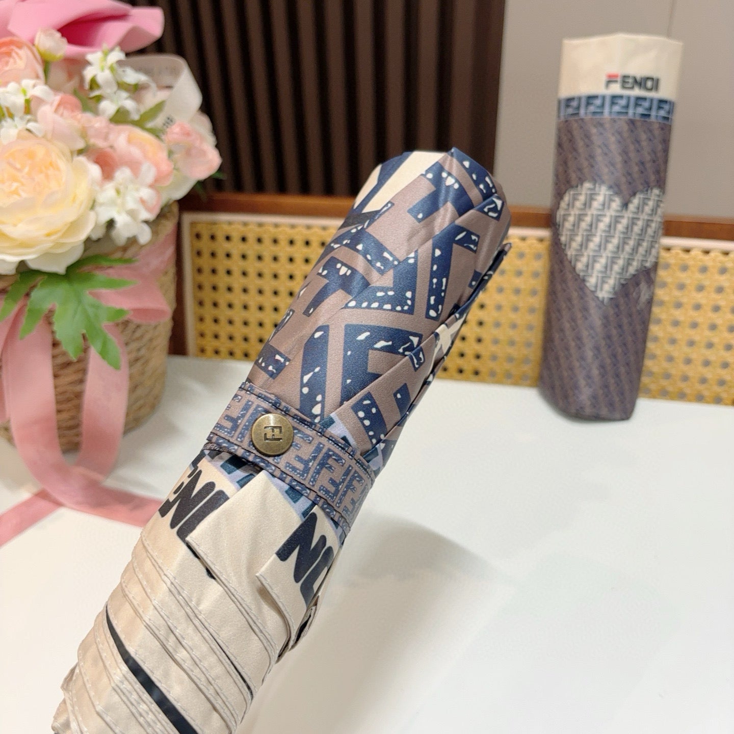 J1R85F122 Popular UV resistant umbrella