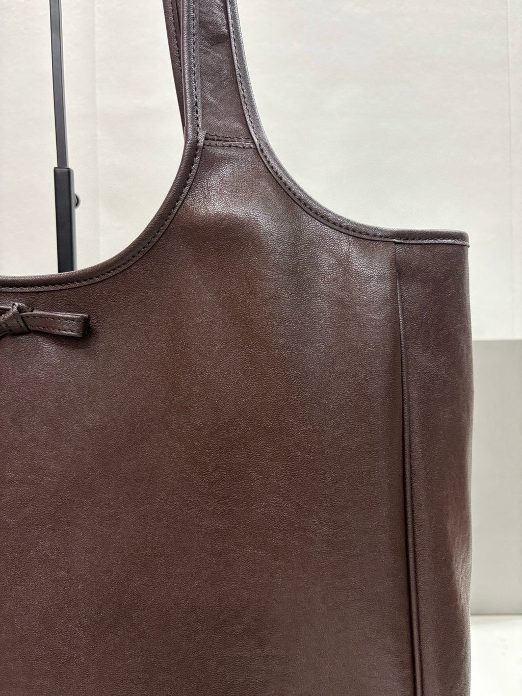 B1P46J147 Popular leather bags