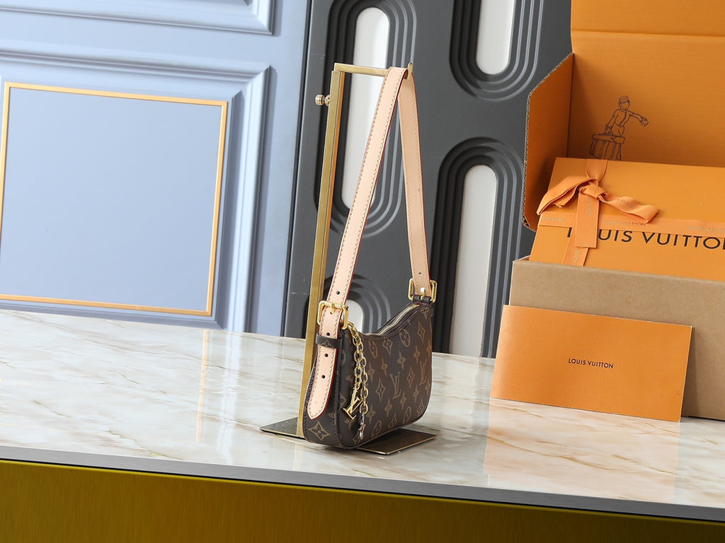 B1R15E23 Popular  leather bag